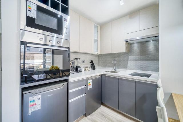 Central Isabel I - Modern apartment Pool, AC & Wifi