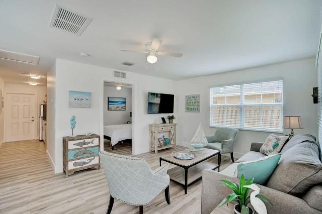 Full Beach Chalet One block from the Beach