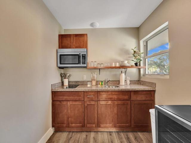 Pelican Cove 1BR with Private Patio in Pompano