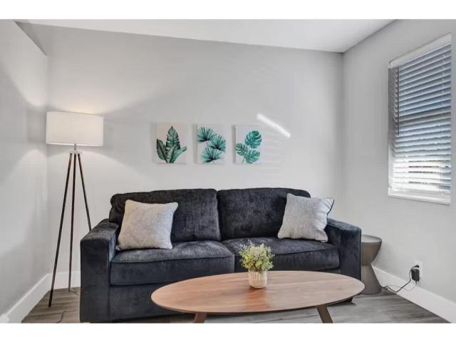 Rustic Retreats Beachy 1BR for 4 guests in the heart of Fort Lauderdale