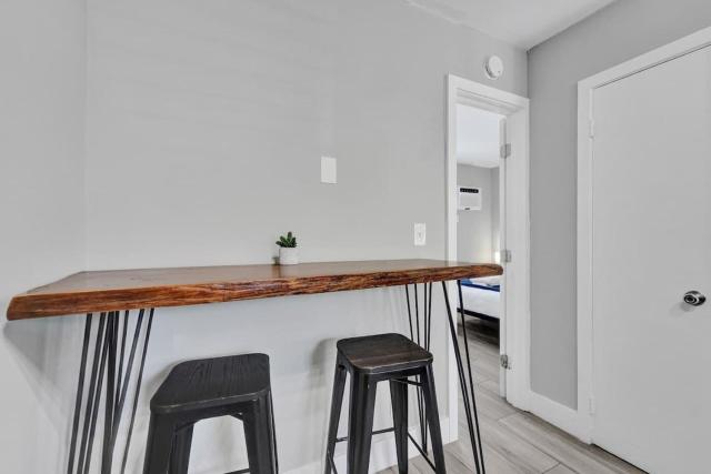 Rustic Retreats Cozy 1BR For 4 Guests Minutes From Las Olas