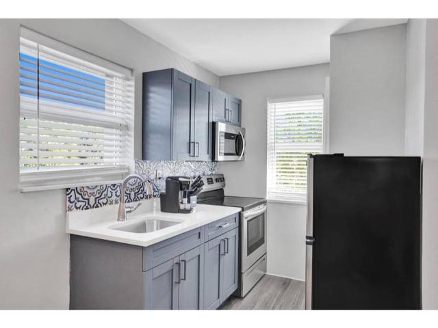 Rustic Retreats Beachy 1BR for 4 guests in the heart of Fort Lauderdale