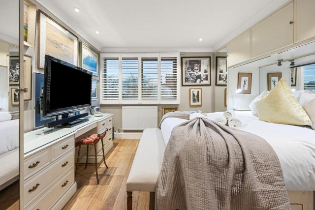 Stunning Flat in Chelsea, Kings Road with Balcony