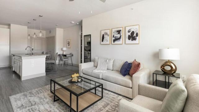 Landing Stunning 2BD Gym Pool