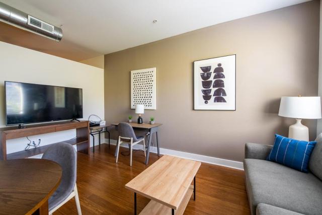 Landing Incredible 1BD Clubhouse Gym