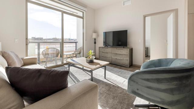 Landing Stunning 2BD Gym Pool