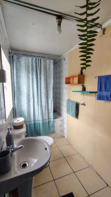 Habitación cómoda, con baño privado y estacionamiento