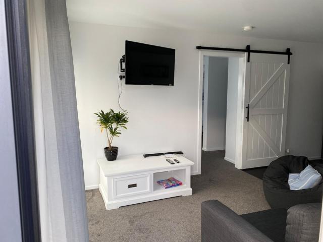 Tahuna Flat and Hire Car