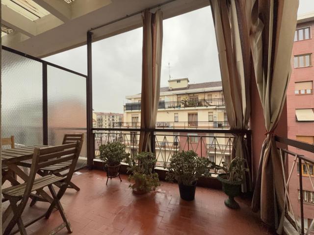 5 minutes' walk from the Olympic Stadium