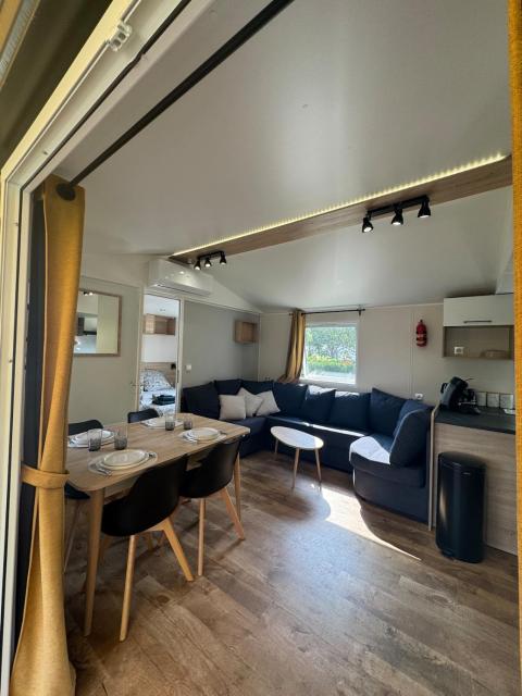 Grand Bungalow 313, 6 personnes, Camping Siblu le Lac des Rêves
