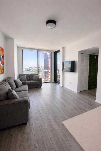 Downtown Miami 2Br 2Bath Oasis Bayside & Port of Miami Minutes Away