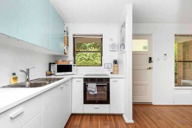 22 Heavenly Highgate 2 Bedrm & Parking-Walk to HBF