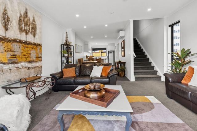 2Bed Masterpiece in Hamilton - Townhouse and Carpark