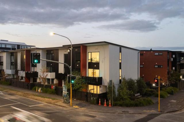 2Bed Masterpiece in Hamilton - Townhouse and Carpark