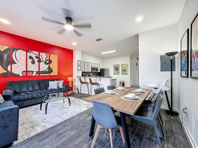 Windsor Hills 3BR Townhome with Pool 2 miles to Disney
