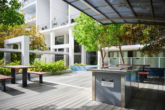 Penthouse Style Apartment, Parking, Pool, Gym