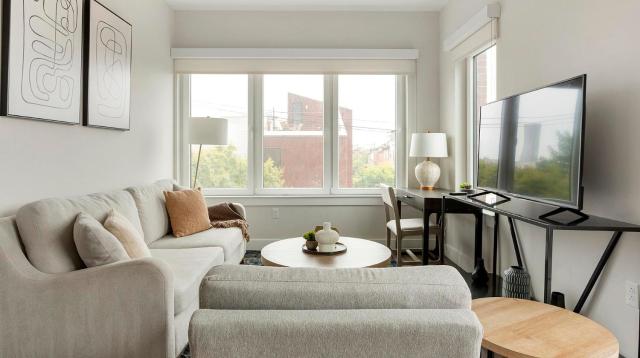 Landing Beautiful 1BD Rooftop Lounge Gym
