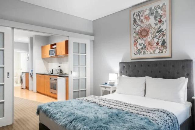 708 Enchanting Urban CBD Oasis 1BR & Balcony