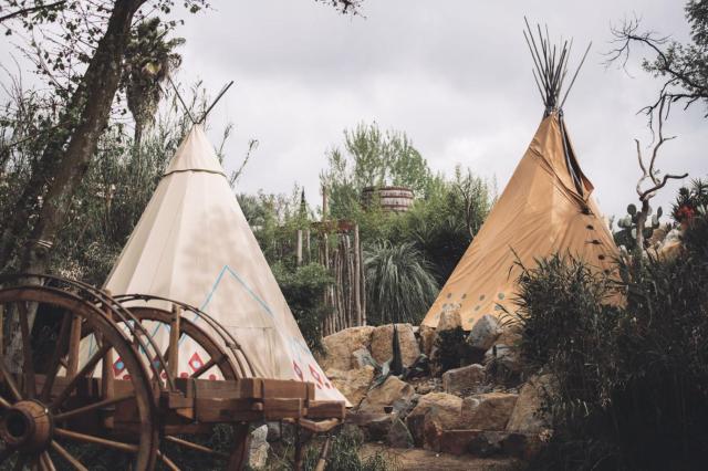 Logement insolite glamping tipi et lodge Var Grimaud