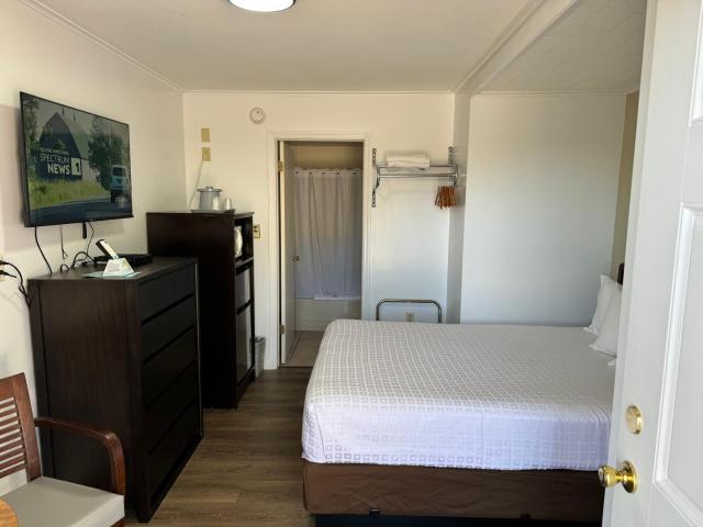 Lake 'N Pines Motel