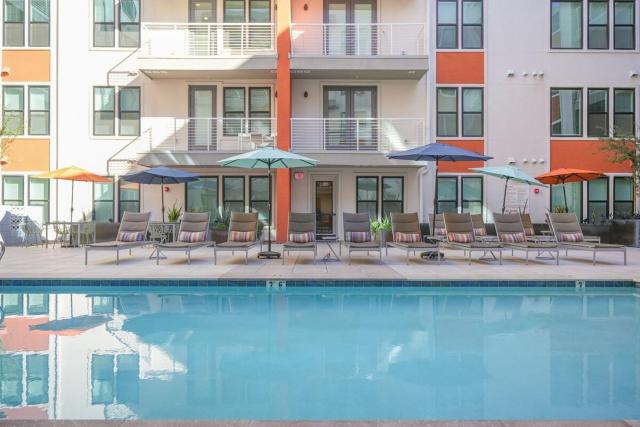 ASU Area 1BR Apt with Pool, Gym, Sleeps 3