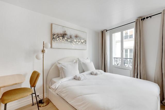 Cozy and central studio in Paris Share Save