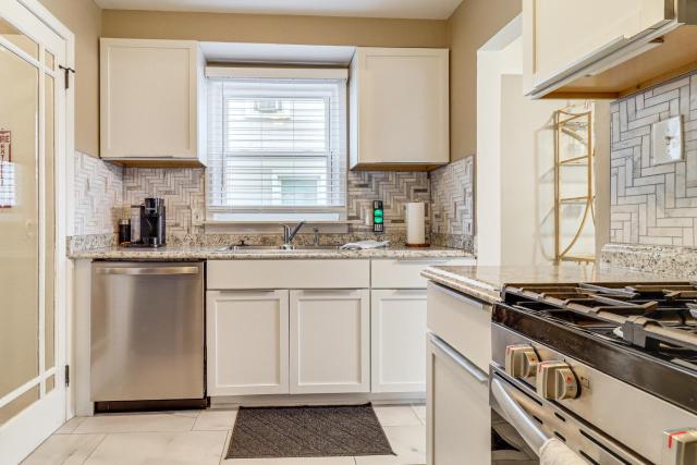 Extended Stay in Metro Detroit: Home w/ Yard!