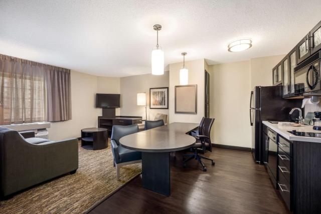 Sonesta Simply Suites Arlington Entertainment District