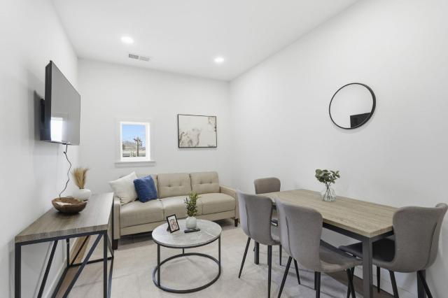 Carriage House Sleek 1BR Apartment