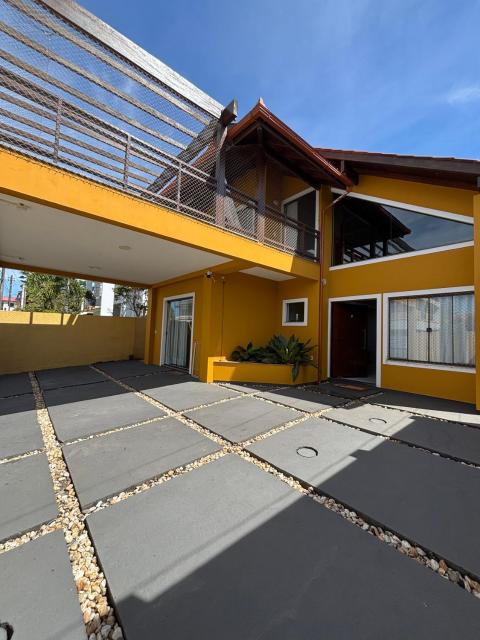 Casa completa para até 8 pessoas - Praia do Campeche