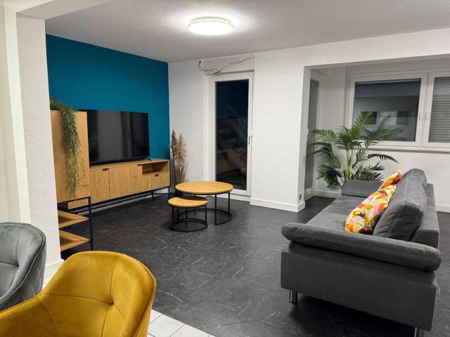 Stylish apartment - garden - great transport links and parking