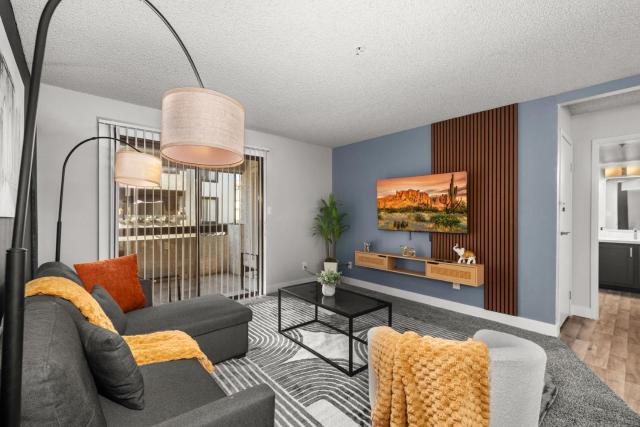 Comfortable ASU-Area 2BR with Pool Outdoor Grills & WiFi