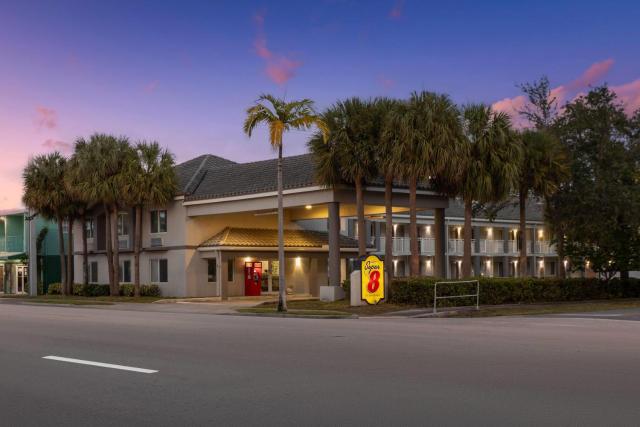 Super 8 Motel by Wyndham near Fort Lauderdale Arpt