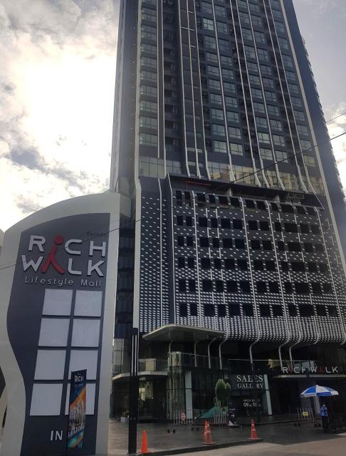 The rich rama 9