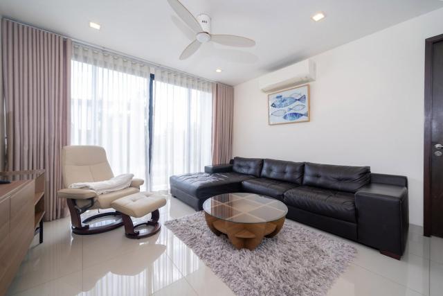 Lux Laguna Park 5 bedroom rooftop pool