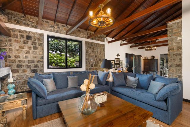 Garfield Cottage by TONIK - Heated Pool & Mountain Views