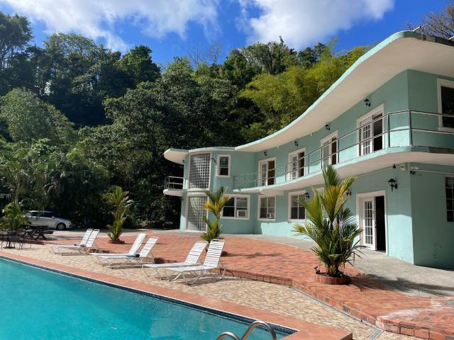 Toraille Waterfall Poolside Apartment