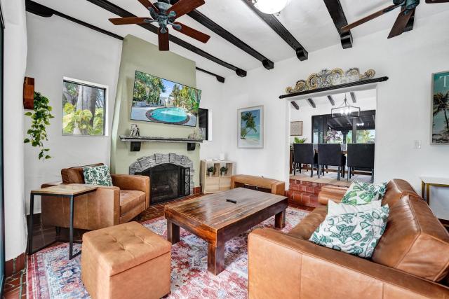 Spanish 5 Bedroom Pool House Minutes to the Beach