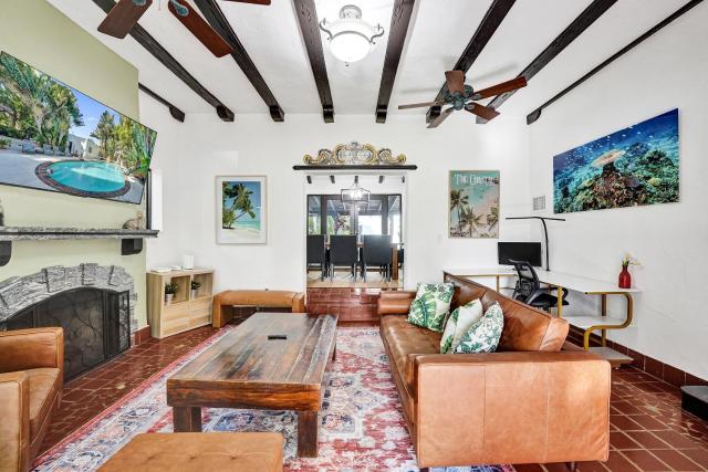 Spanish 5 Bedroom Pool House Minutes to the Beach