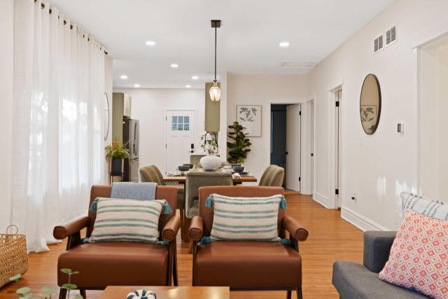 New Elmhurst Gem - Game Room & Amazing Yard
