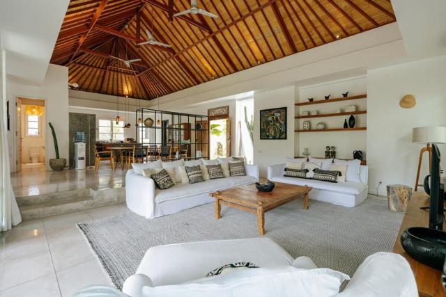 4 bedroom villa in Canggu with private pool, pool fence & garden