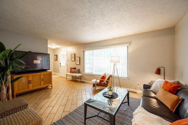 4BR with Pool Table & Game Room Near Downtown Sleeps 11 Family Friendly