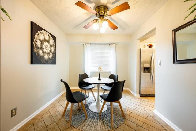 4BR with Pool Table & Game Room Near Downtown Sleeps 11 Family Friendly
