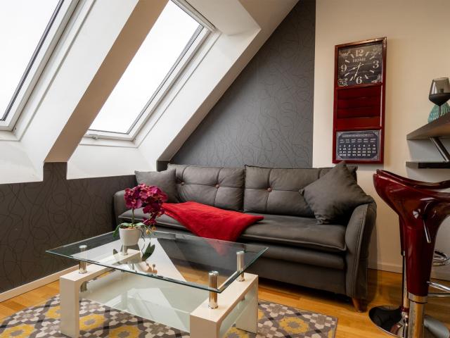 Modern Attic Apartment with Air conditioning near City Center