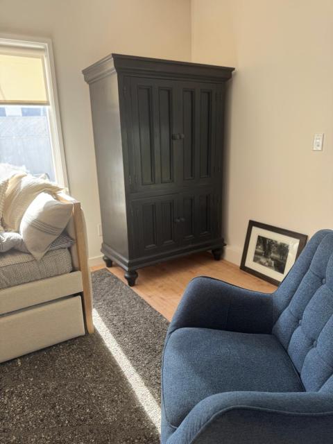 NEW Cozy Studio City Guesthouse in Prime Location