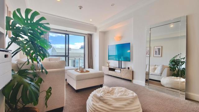 Luxury Heritage Hotel Apt with Stunning Seaview