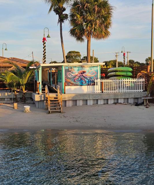 Blue Heron Bridge Hotel and Dive Club