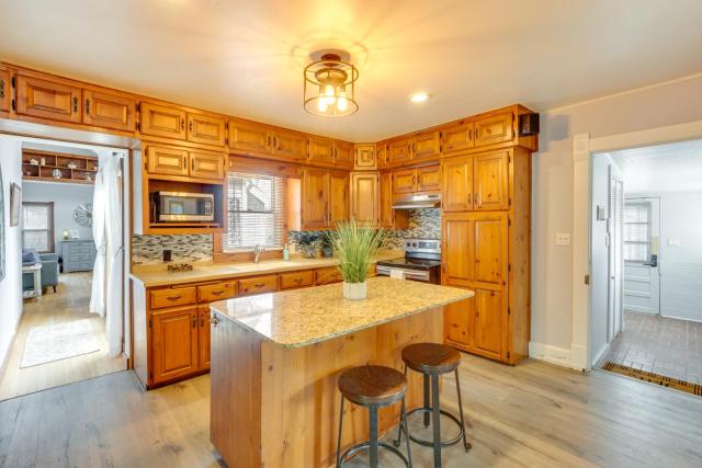 Century Old Farmhouse in Fulton: 6 Mi to Town!
