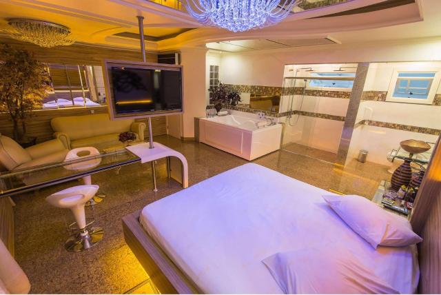 Golden Motel Diária suítes amplas, conforto premium e total privacidade