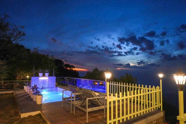 Kasauli Cabin I Villa with Pool and Live Barbeque